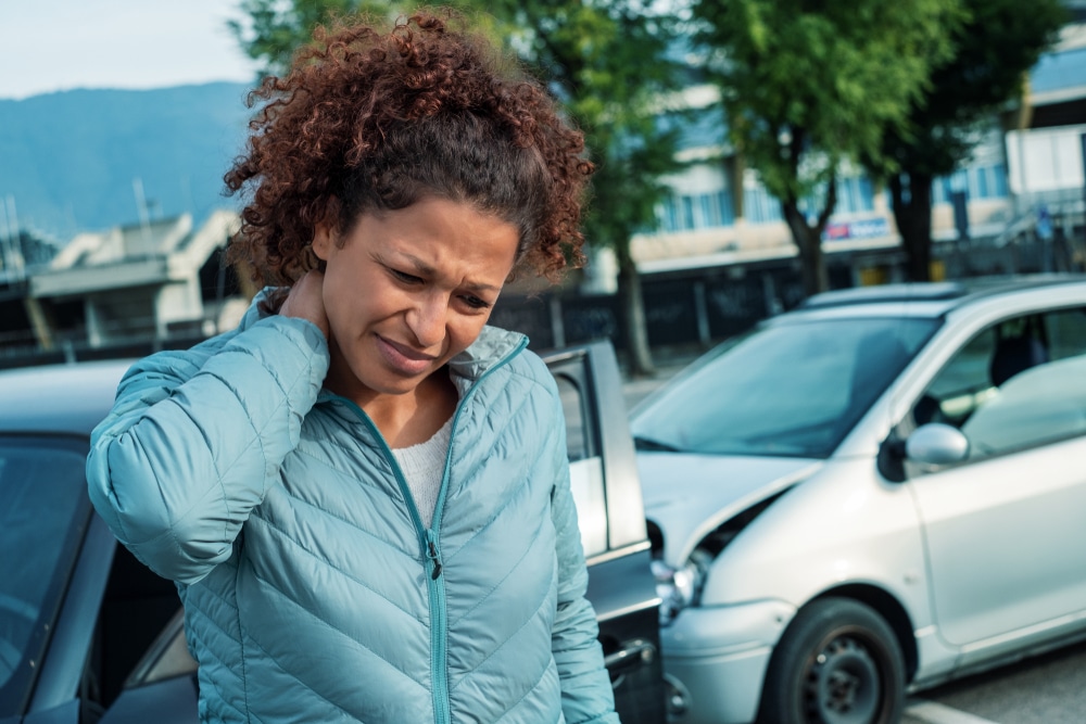 Mujer,Sufriendo,Latigazo,Después,Mal,Coches,Apilamiento